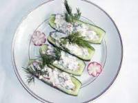 Огурцы фаршированные редисом и яйцами с отварным языком